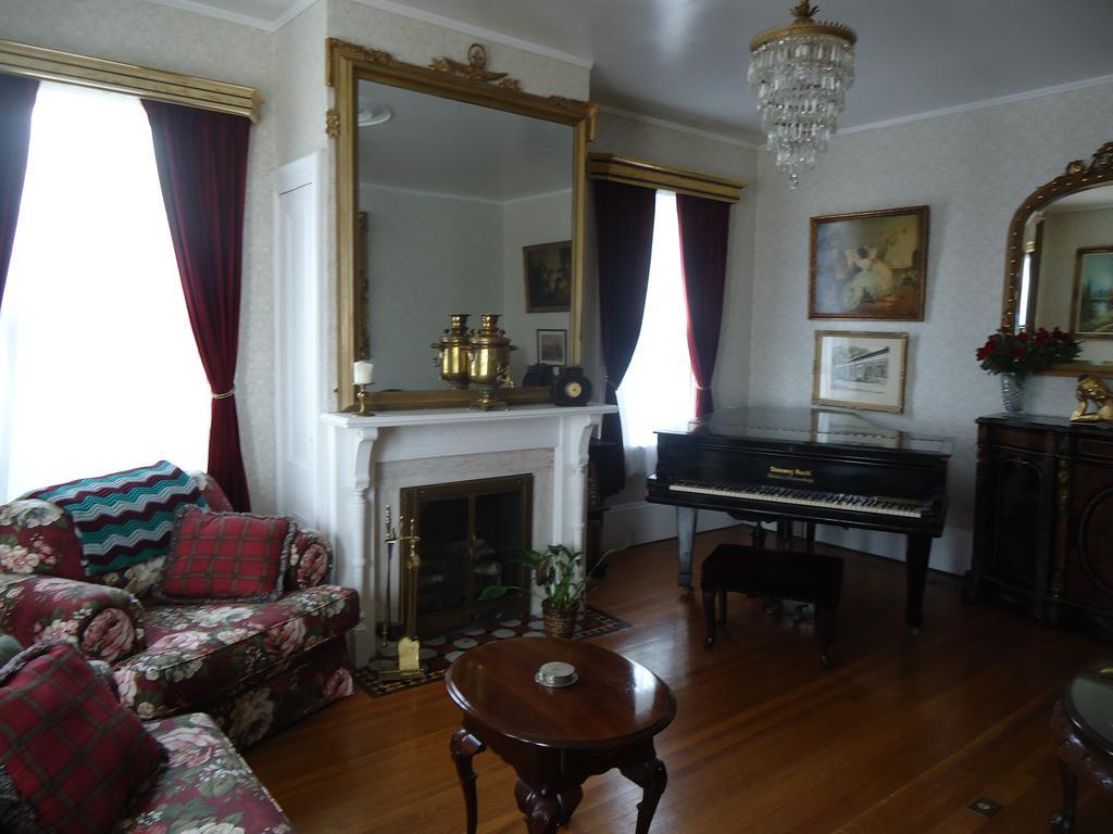 Governor'S Mansion Inn Miramichi Extérieur photo