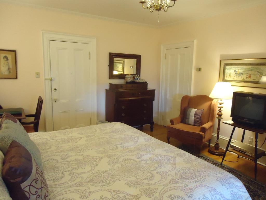 Governor'S Mansion Inn Miramichi Chambre photo